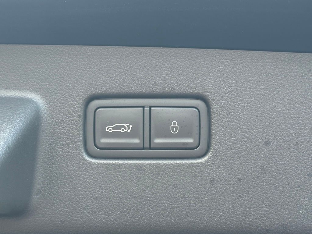 2025 Genesis GV60 Advanced AWD photo 14