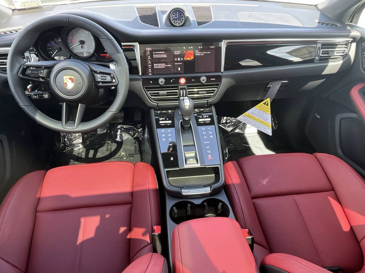 2025 Porsche Macan S photo 8