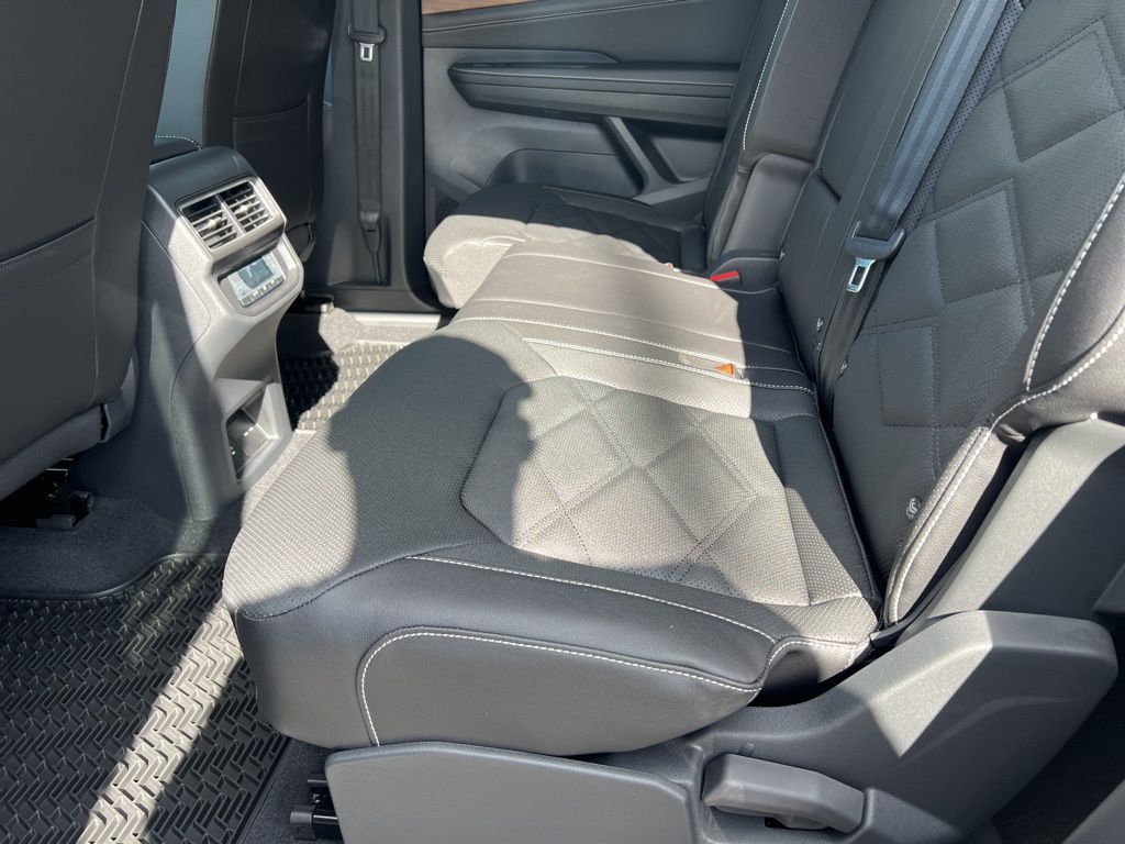 2026 Volkswagen Atlas SE Technology photo 14
