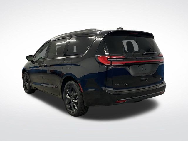 2026 Chrysler Pacifica photo 3