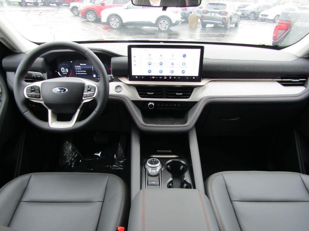 2025 Ford Explorer photo 12