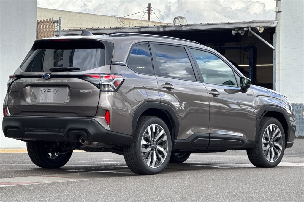 2025 Subaru Forester Touring photo 3