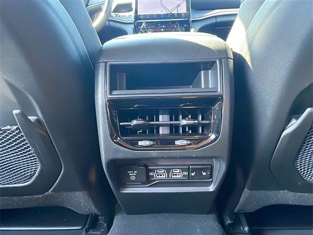 2024 Jeep Grand Cherokee Limited photo 17