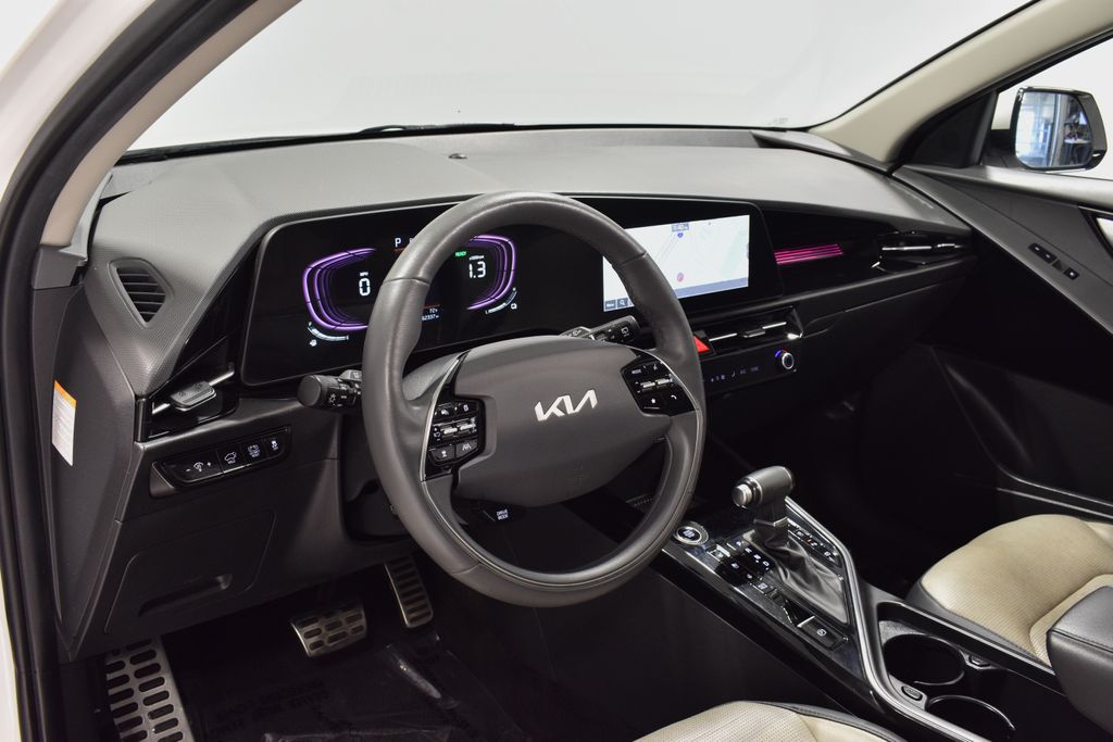 2023 Kia Niro SX Touring photo 11