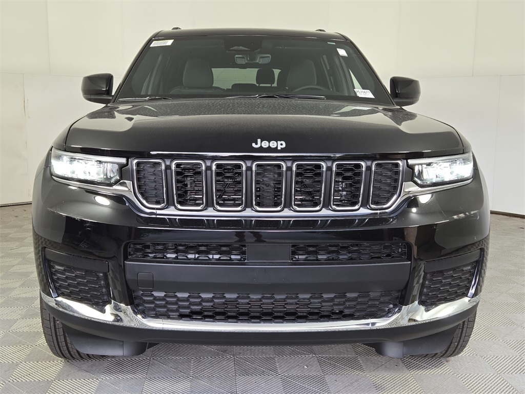 2025 Jeep Grand Cherokee Laredo Altitude photo 2