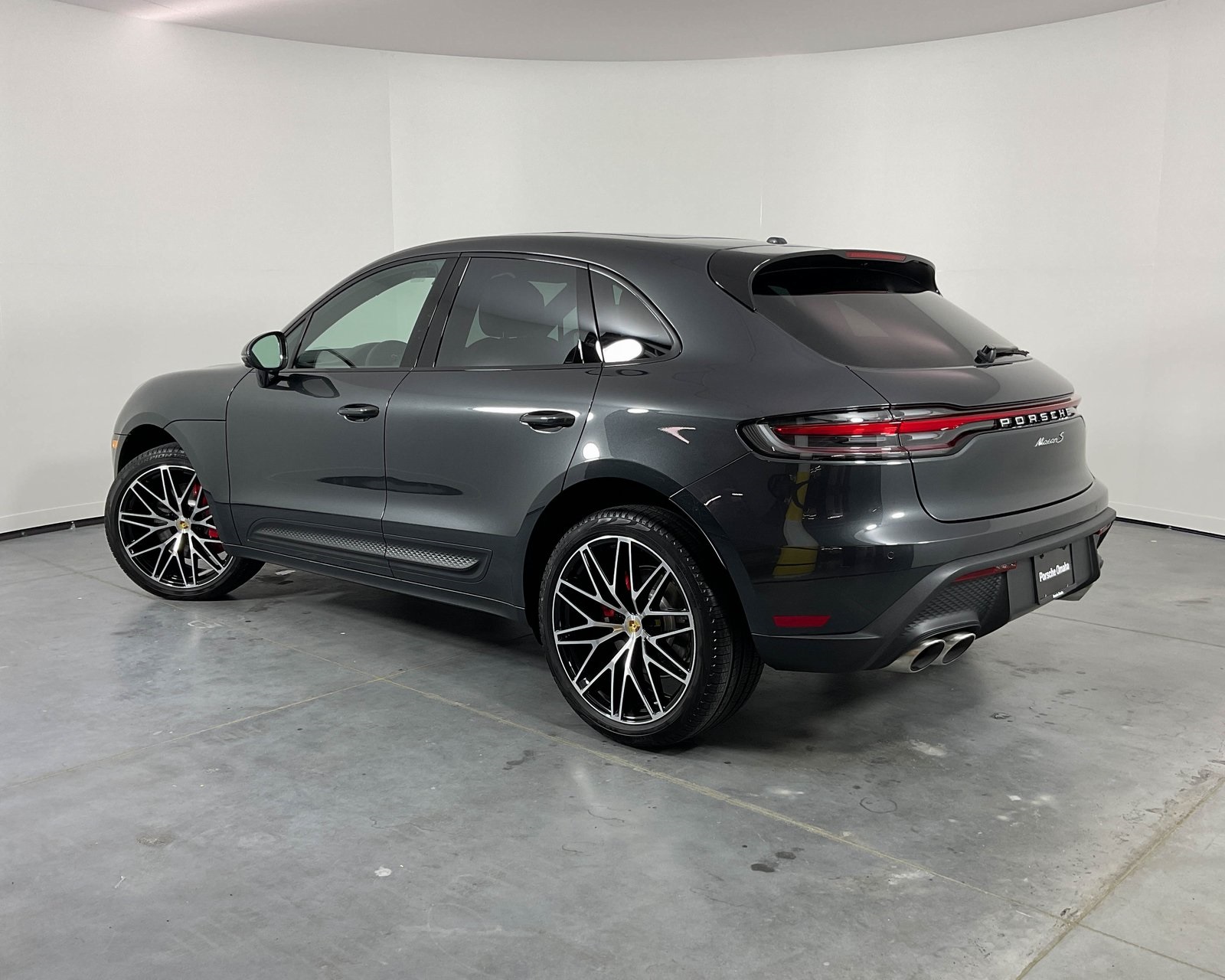 2025 Porsche Macan S photo 3