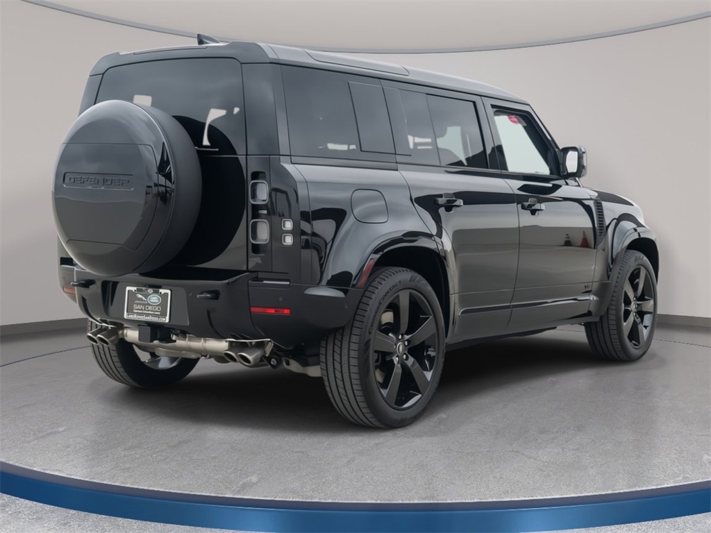 2025 Land Rover Defender 110 V8 photo 3