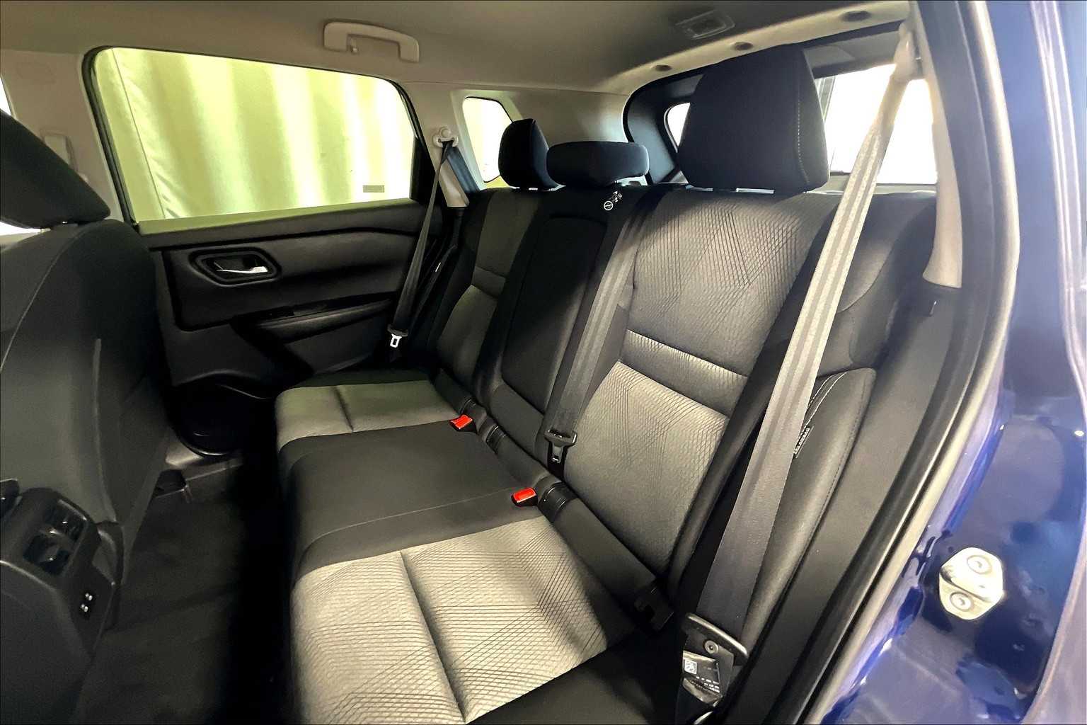 2024 Nissan Rogue SV photo 14