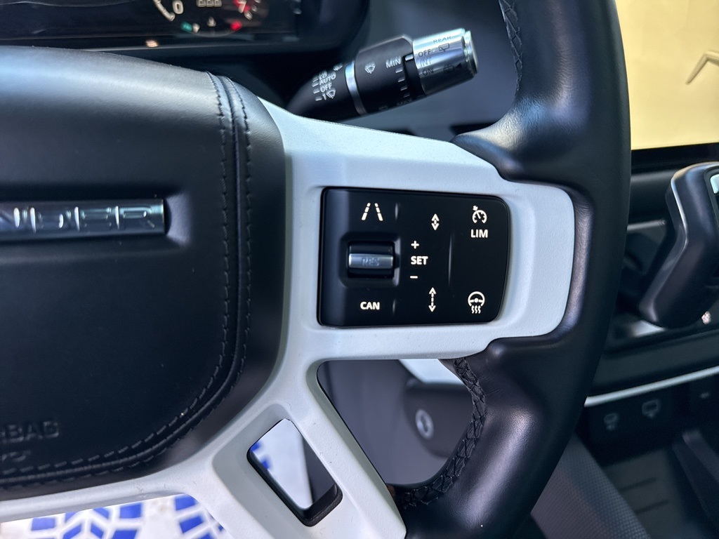 2022 Land Rover Defender 110 X-Dynamic HSE photo 28
