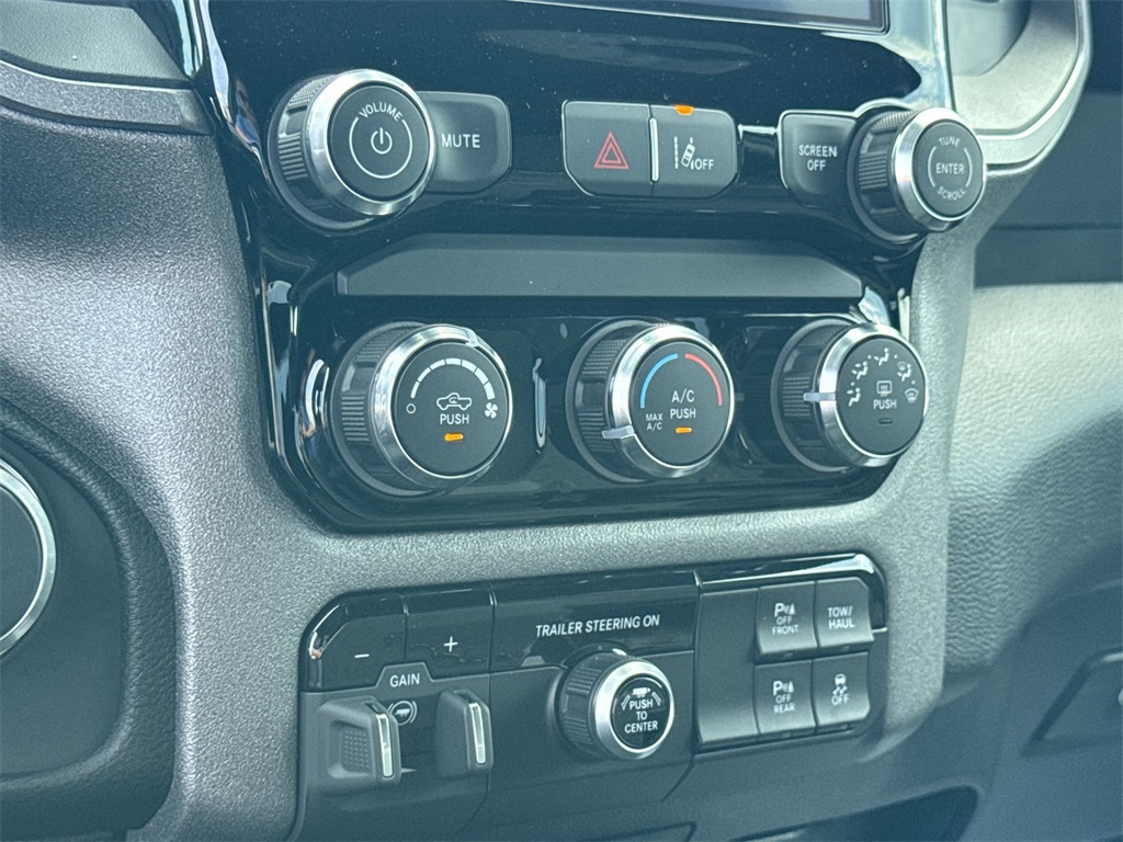 2025 Ram 1500 Tradesman photo 24
