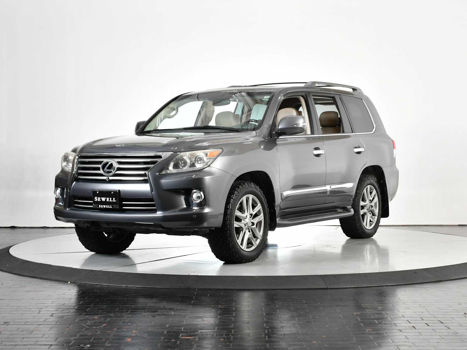 2013 Lexus LX 570's photo