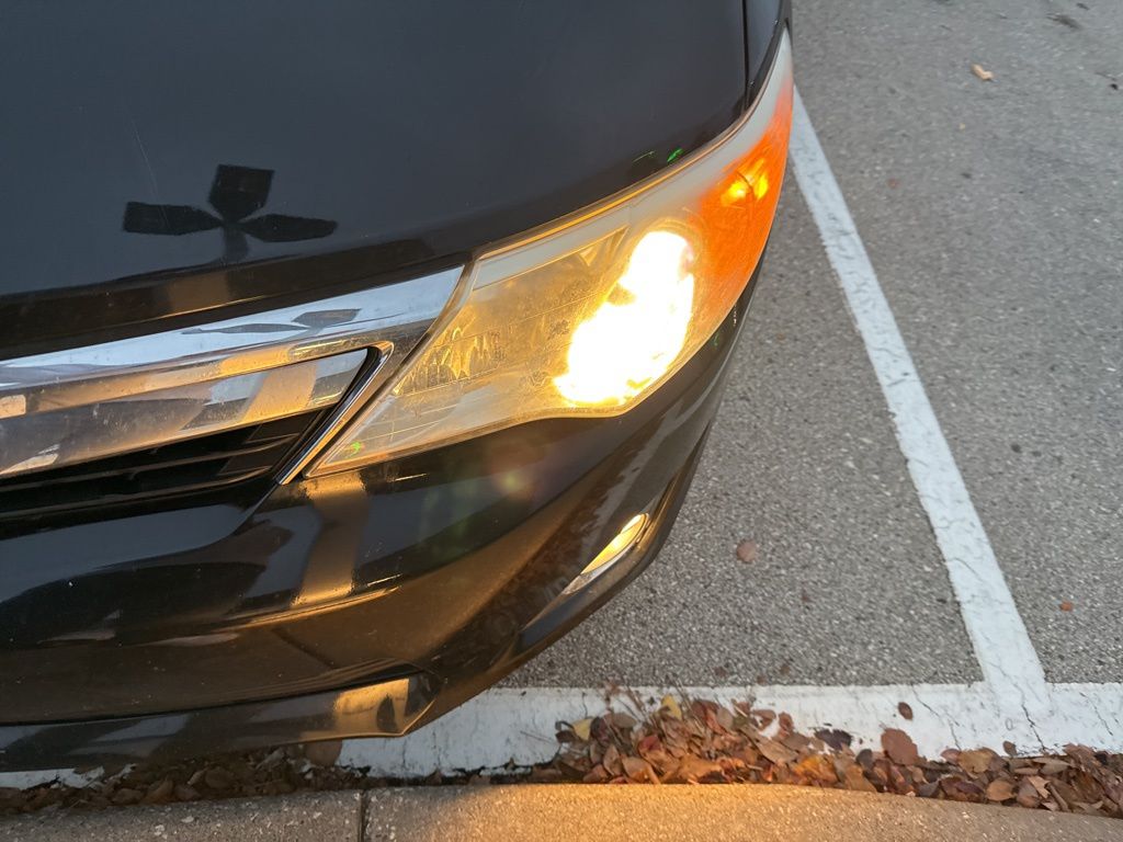 2012 Toyota Camry XLE photo 4