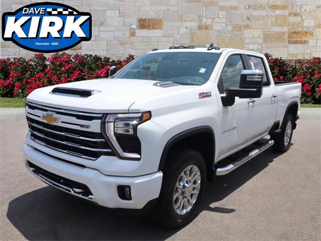 2025 Chevrolet Silverado 2500HD LT photo 3