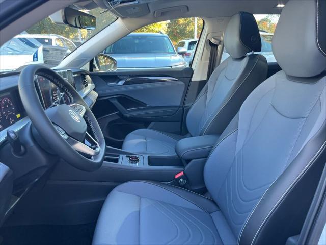 2026 Volkswagen Tiguan SE photo 2