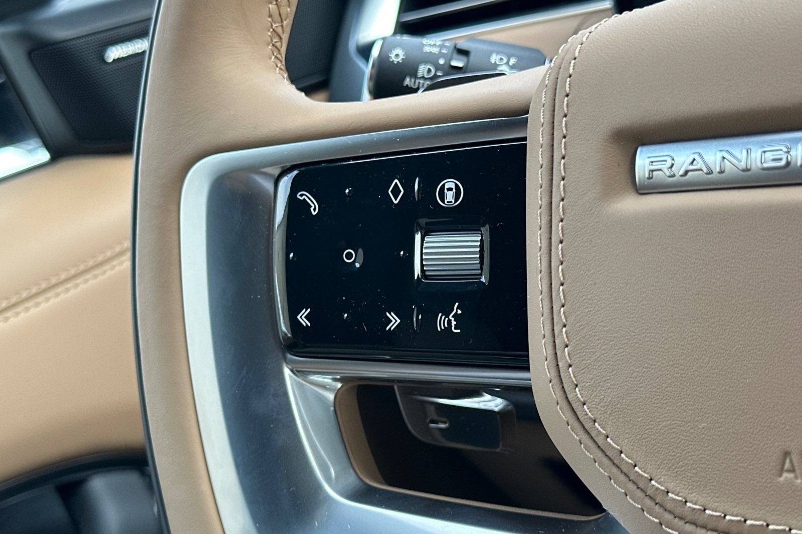 2025 Land Rover Range Rover SE photo 24
