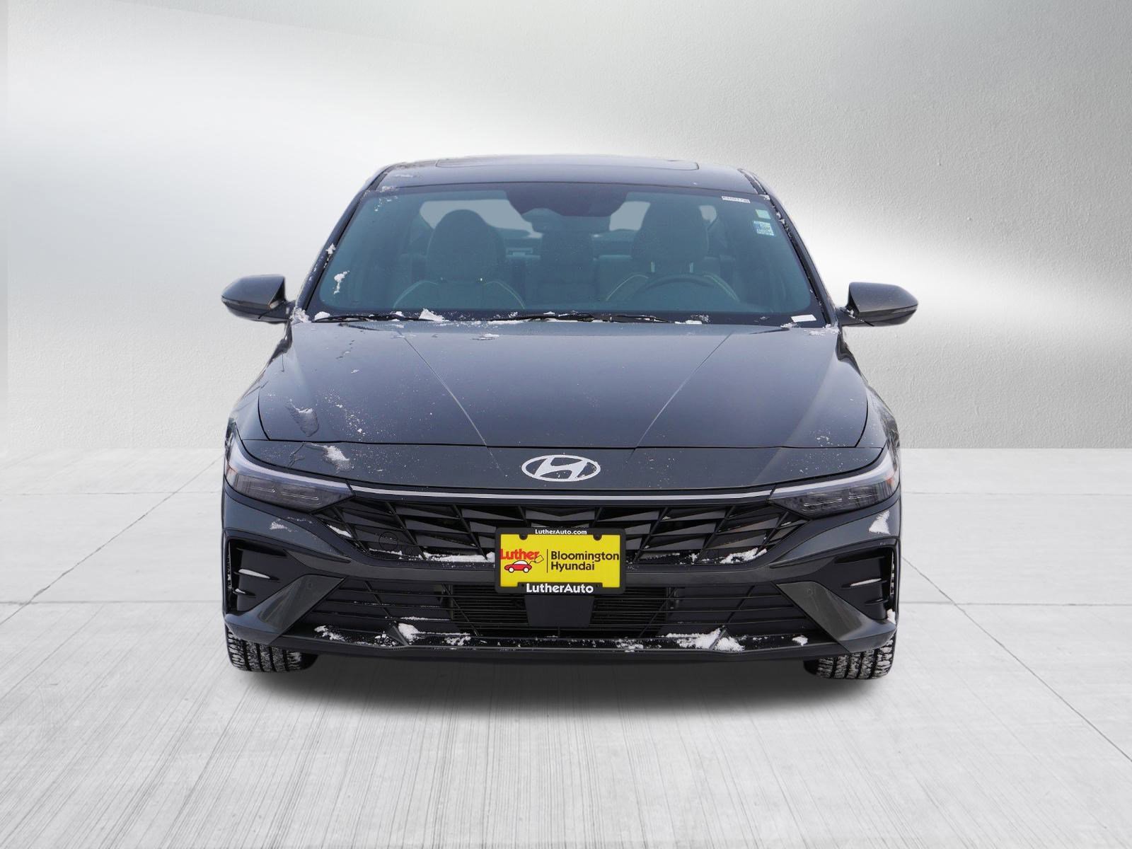 2024 Hyundai Elantra Hybrid Limited photo 2