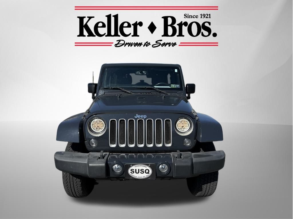 2016 Jeep Wrangler Unlimited Sahara photo 2