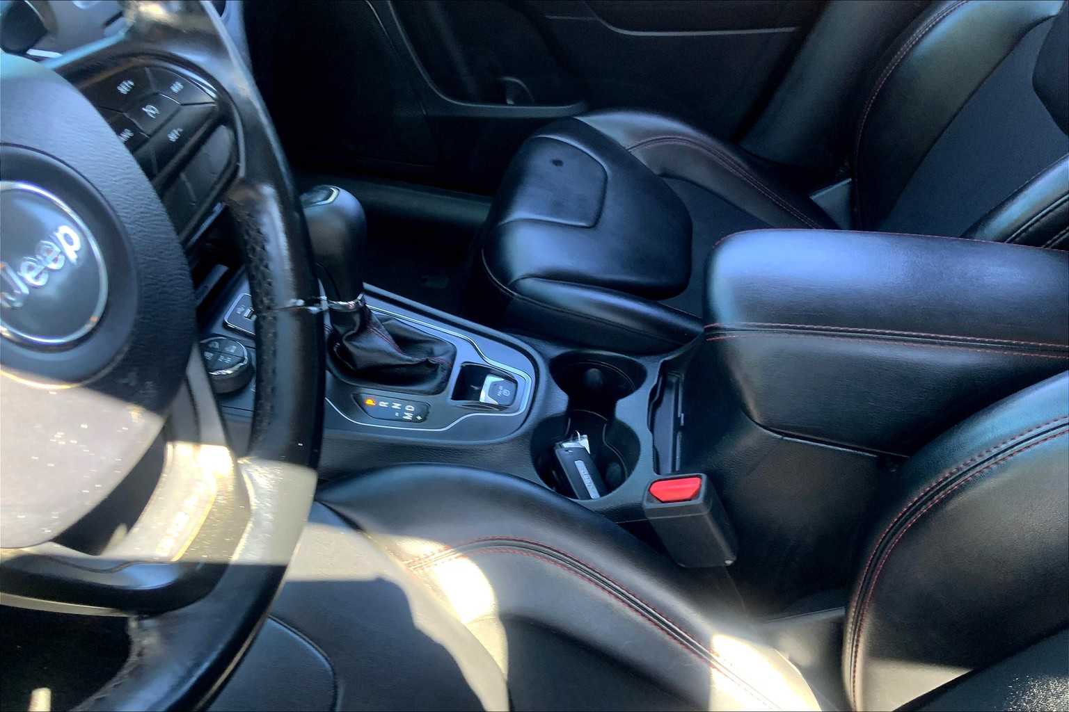 2019 Jeep Cherokee Trailhawk photo 13