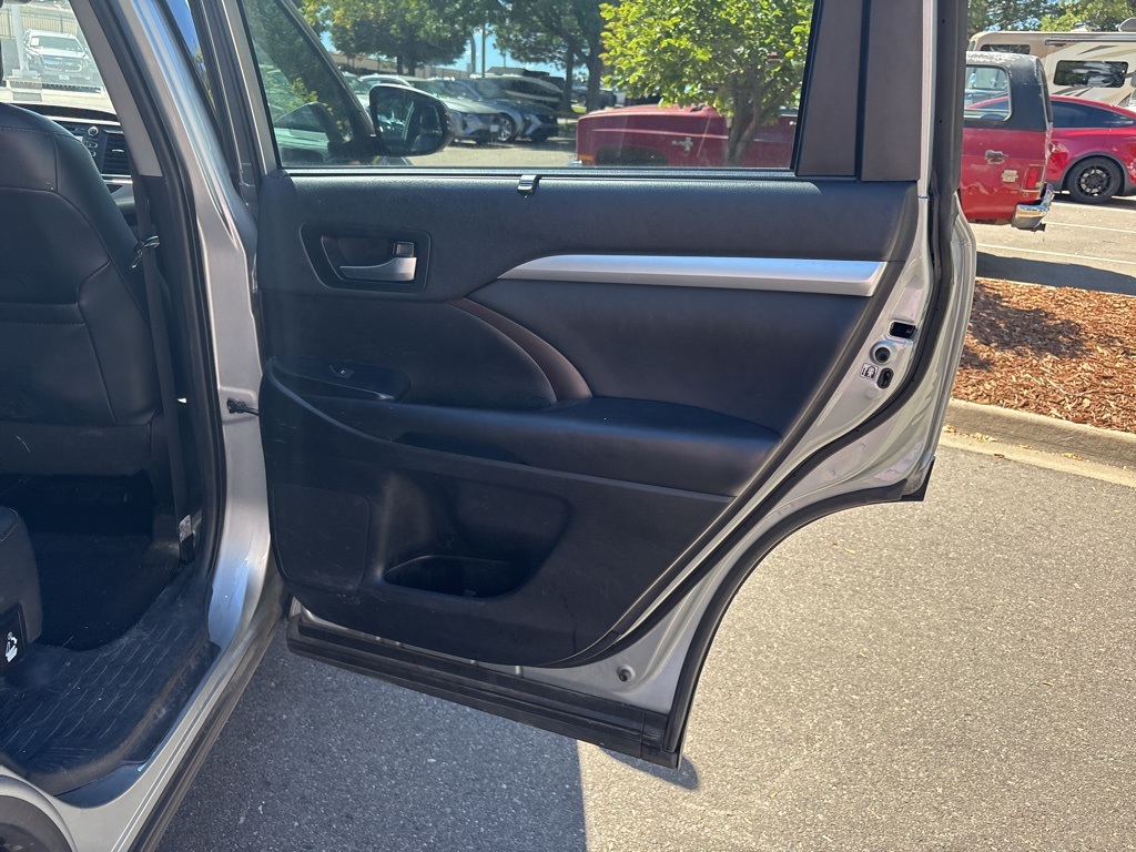2019 Toyota Highlander XLE photo 16