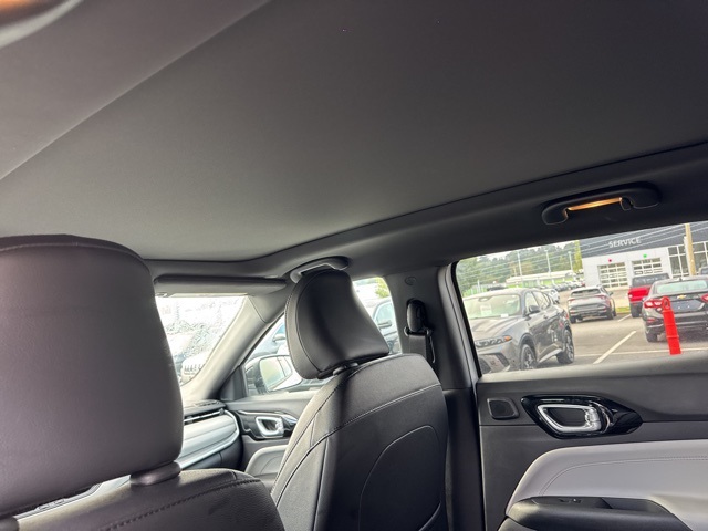 2025 Jeep Compass Limited photo 8