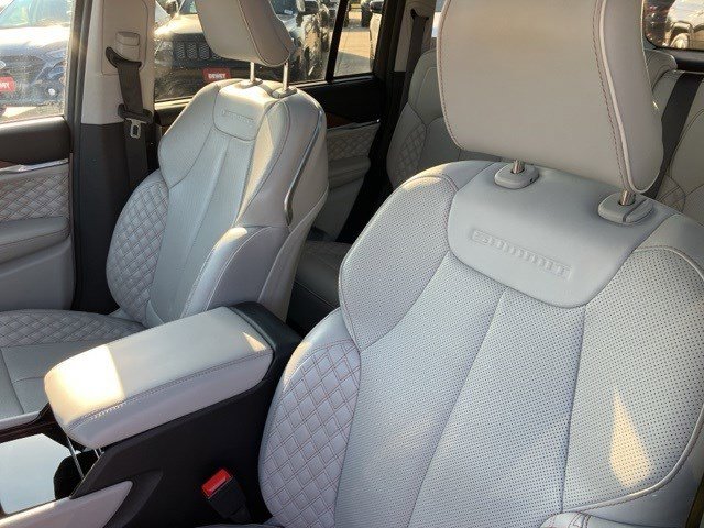 2022 Jeep Grand Cherokee Summit photo 11