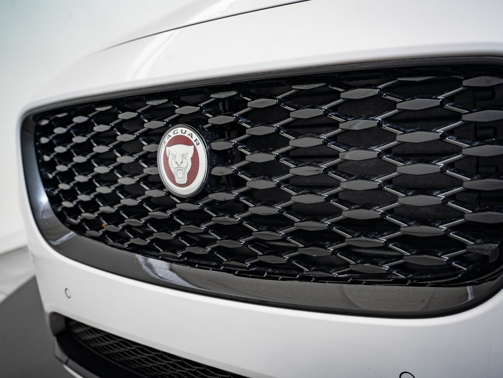 2022 Jaguar E-PACE P250 SE photo 3
