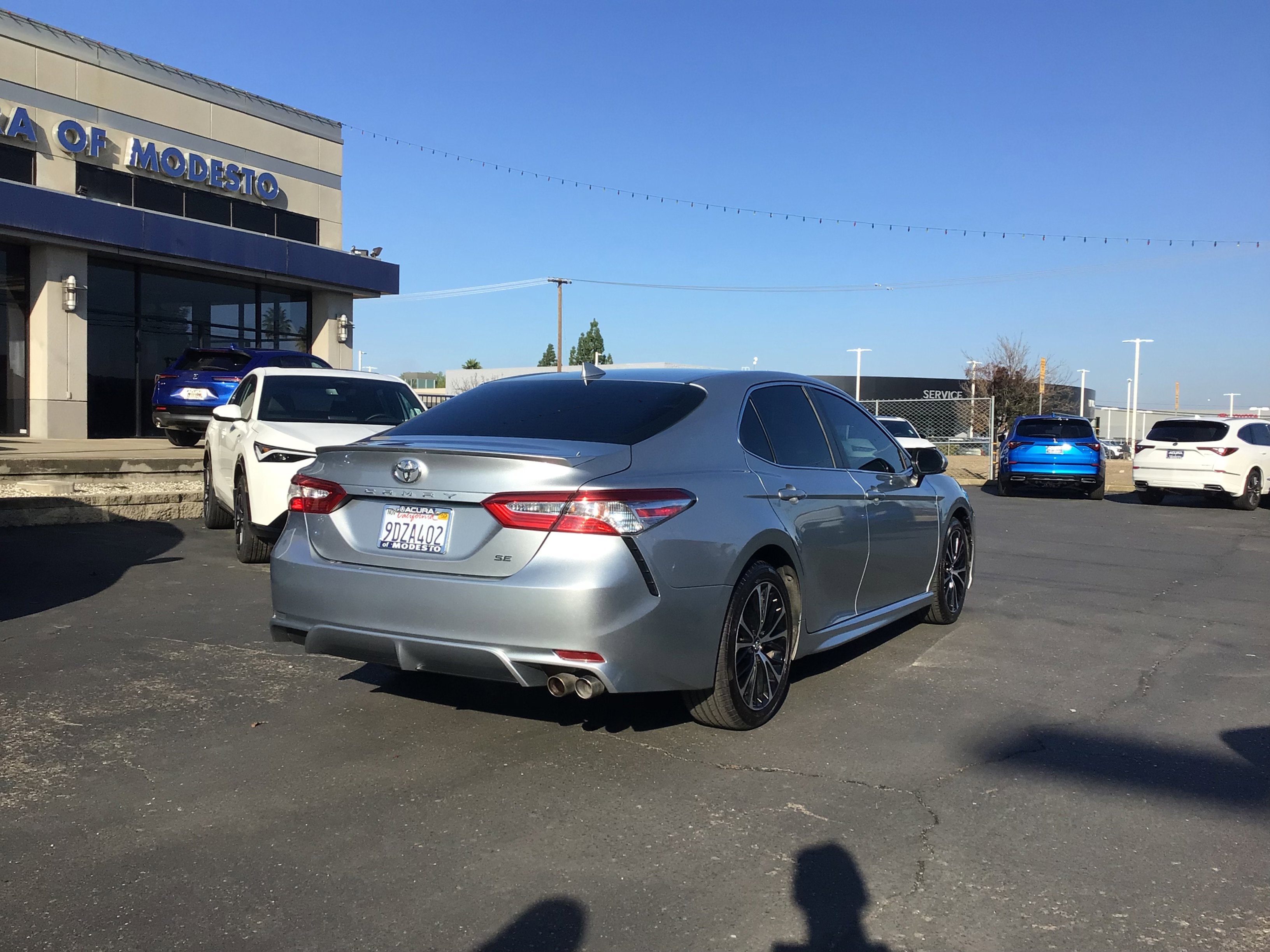 2020 Toyota Camry SE photo 3