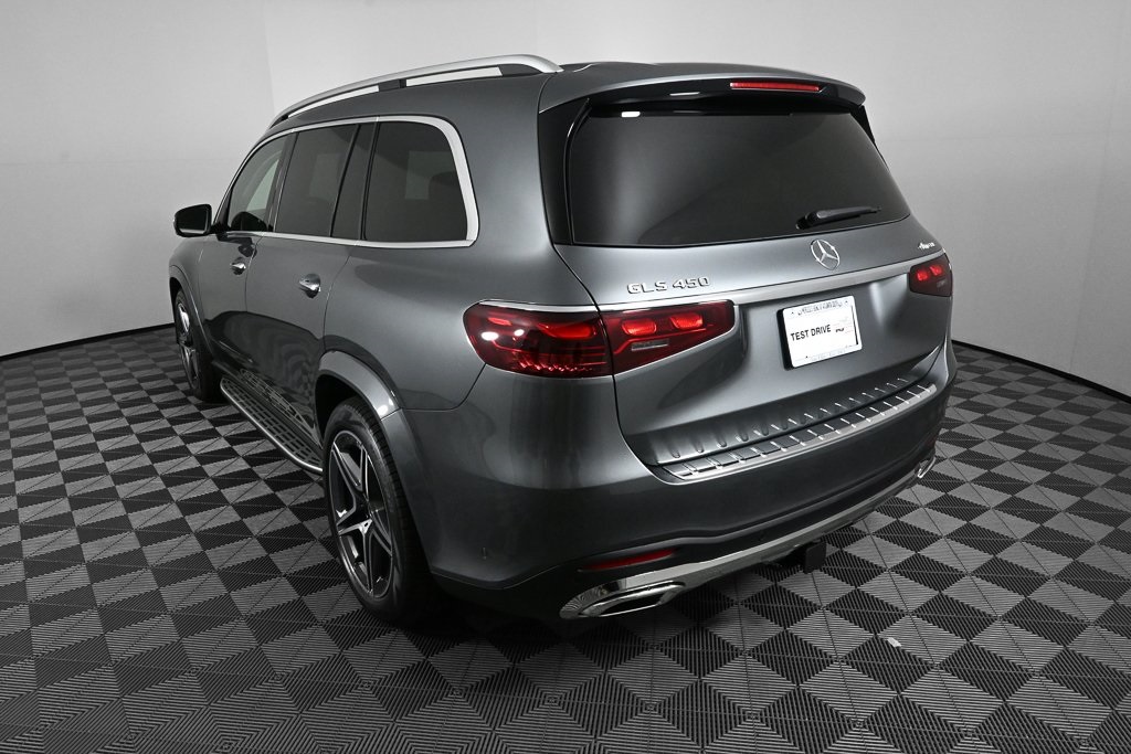 2026 Mercedes Benz GLS 450 4MATIC photo 4