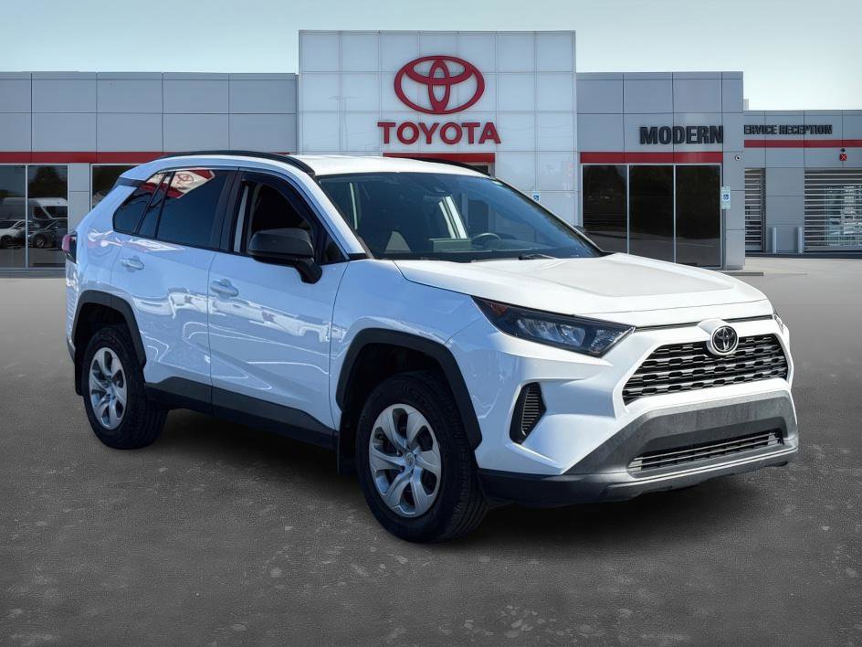 2021 Toyota RAV4 LE photo 3