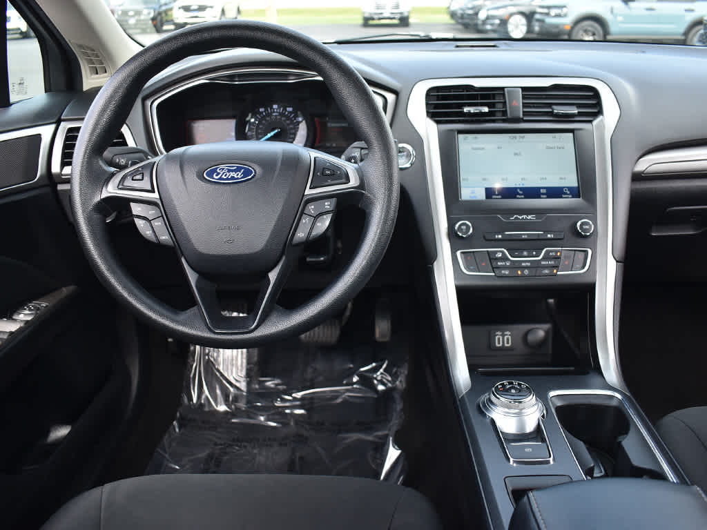 2020 Ford Fusion SE photo 14