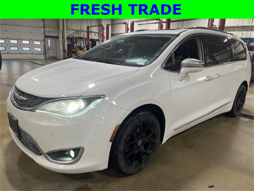 2018 Chrysler Pacifica Limited's photo