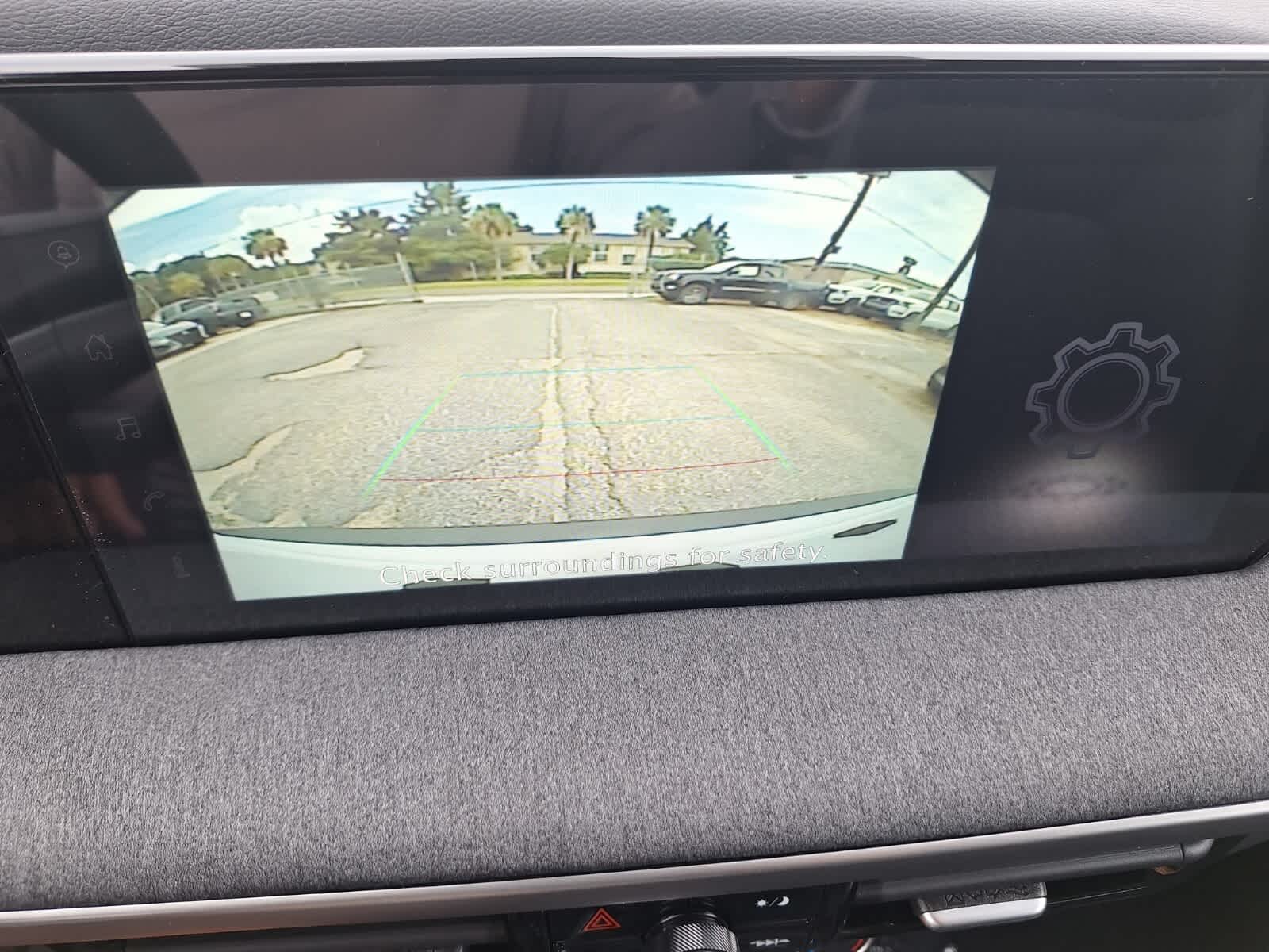 2025 Nissan Kicks SV photo 14