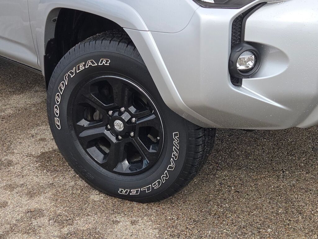 2021 Toyota 4Runner SR5 photo 3