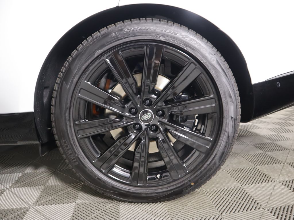 2025 Land Rover Range Rover SE photo 27