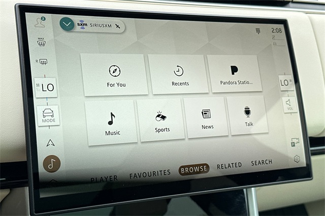 2025 Land Rover Range Rover SE photo 16