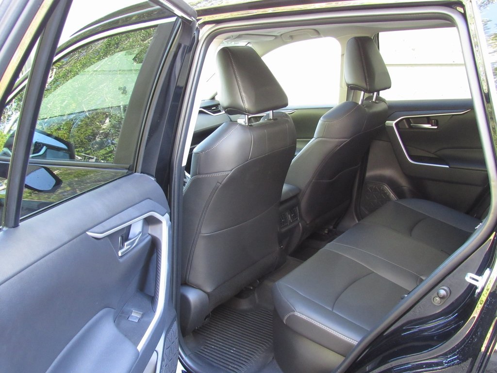 2025 Toyota RAV4 Hybrid XLE Premium photo 12