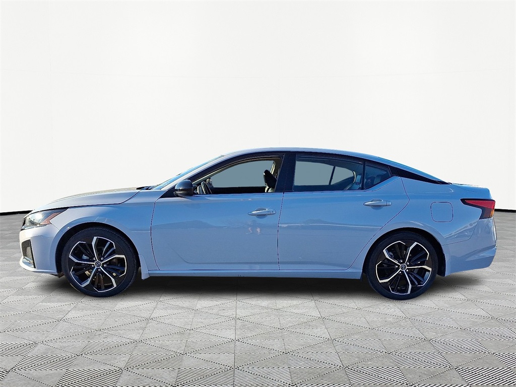 2024 Nissan Altima 2.5 SR photo 4