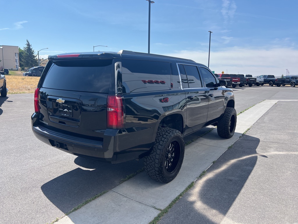 2019 Chevrolet Suburban LT photo 4