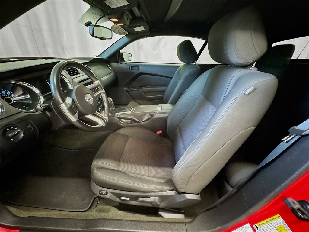 2014 Ford Mustang V6 photo 16