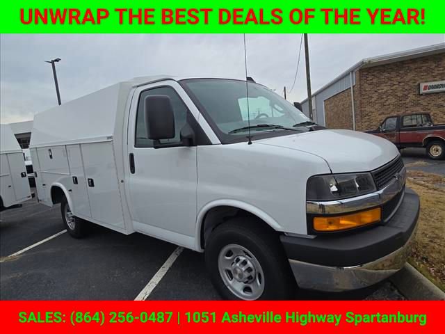 2025 Chevrolet Express Cutaway Base's photo