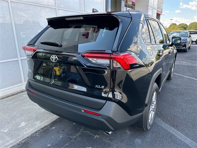 2025 Toyota RAV4 XLE photo 3