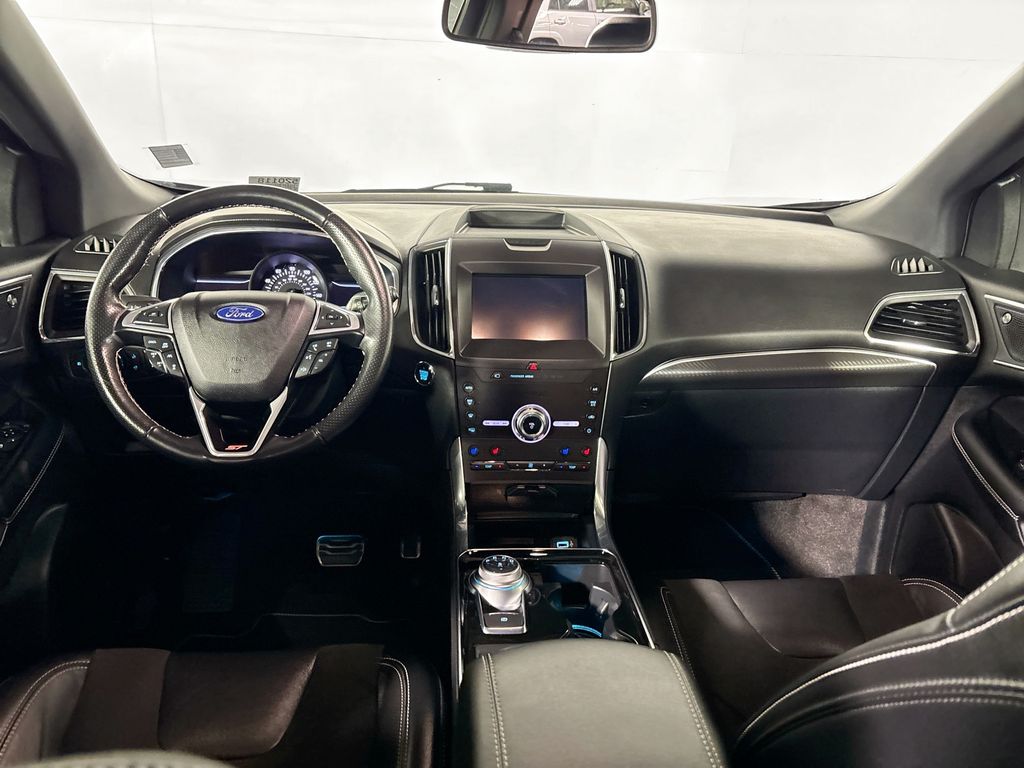 2020 Ford Edge ST photo 9