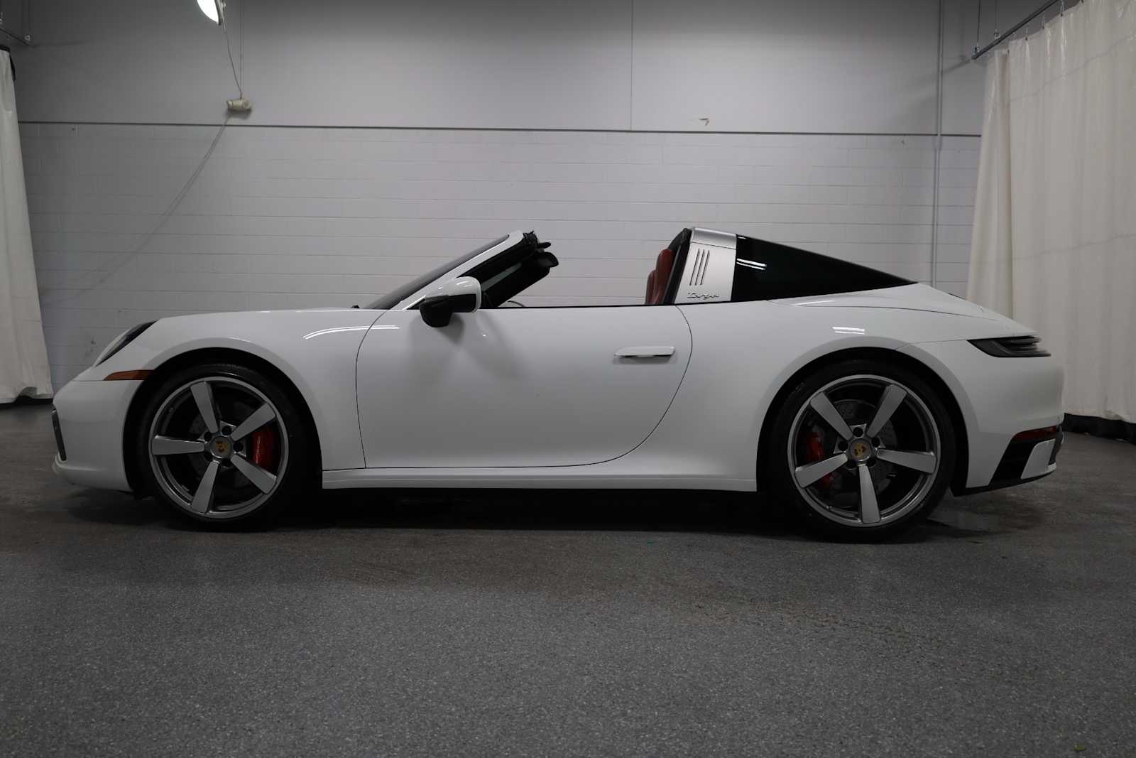 2024 Porsche 911 4S photo 2
