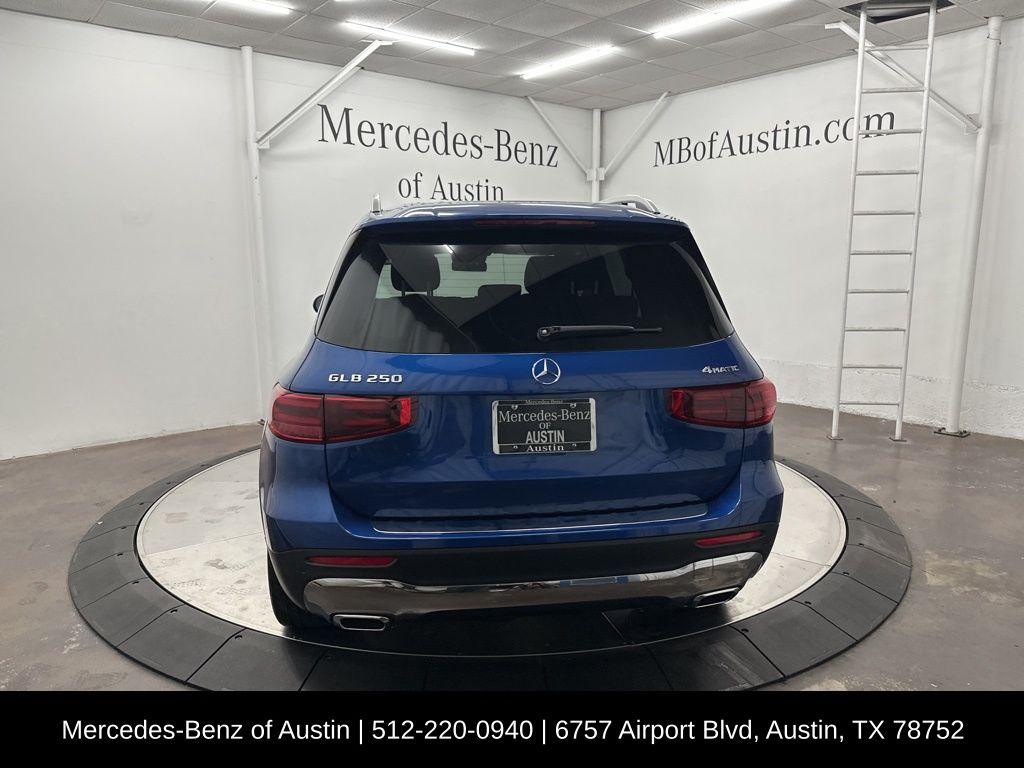 2024 Mercedes Benz GLB 250 4MATIC photo 4