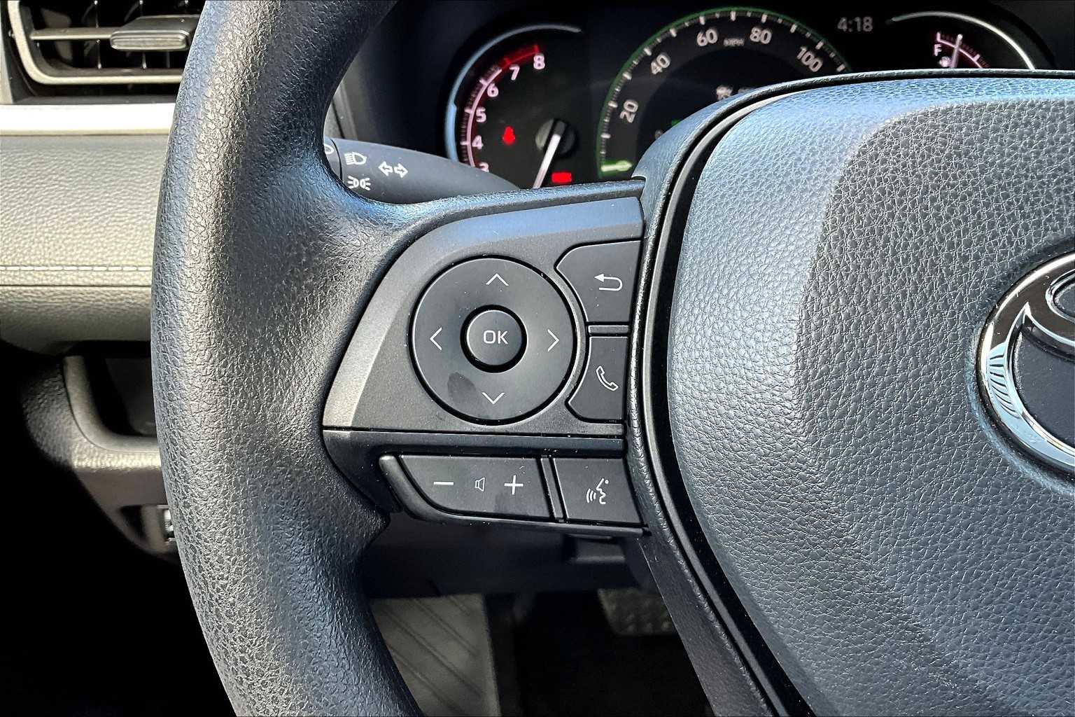 2025 Toyota RAV4 LE photo 21