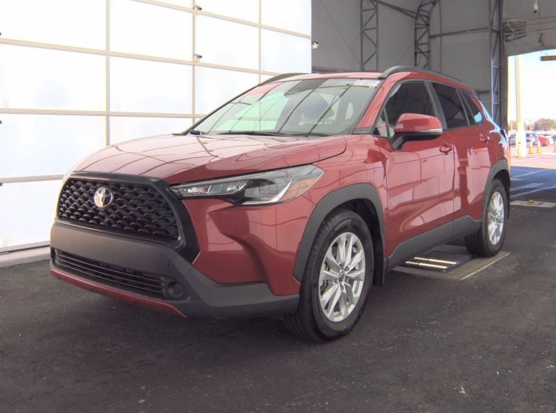 2024 Toyota Corolla Cross LE's photo