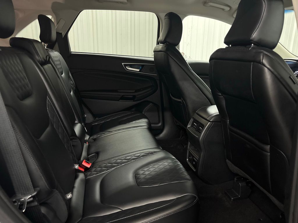 2024 Ford Edge Titanium photo 17