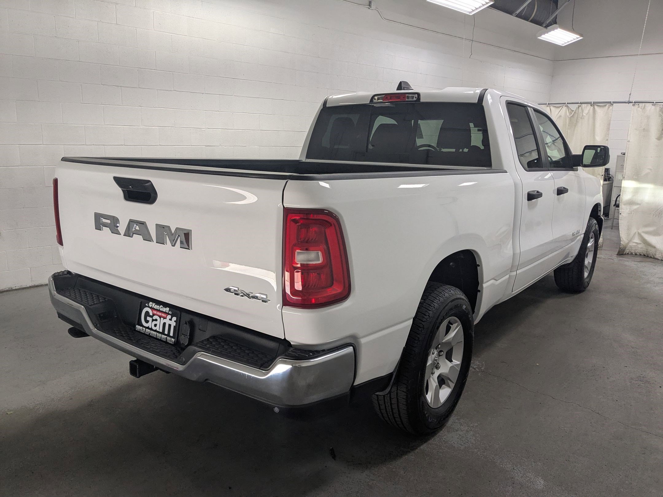 2025 Ram 1500 Tradesman photo 3