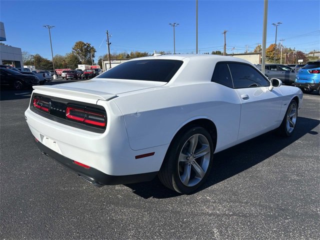 2015 Dodge Challenger R/T photo 4