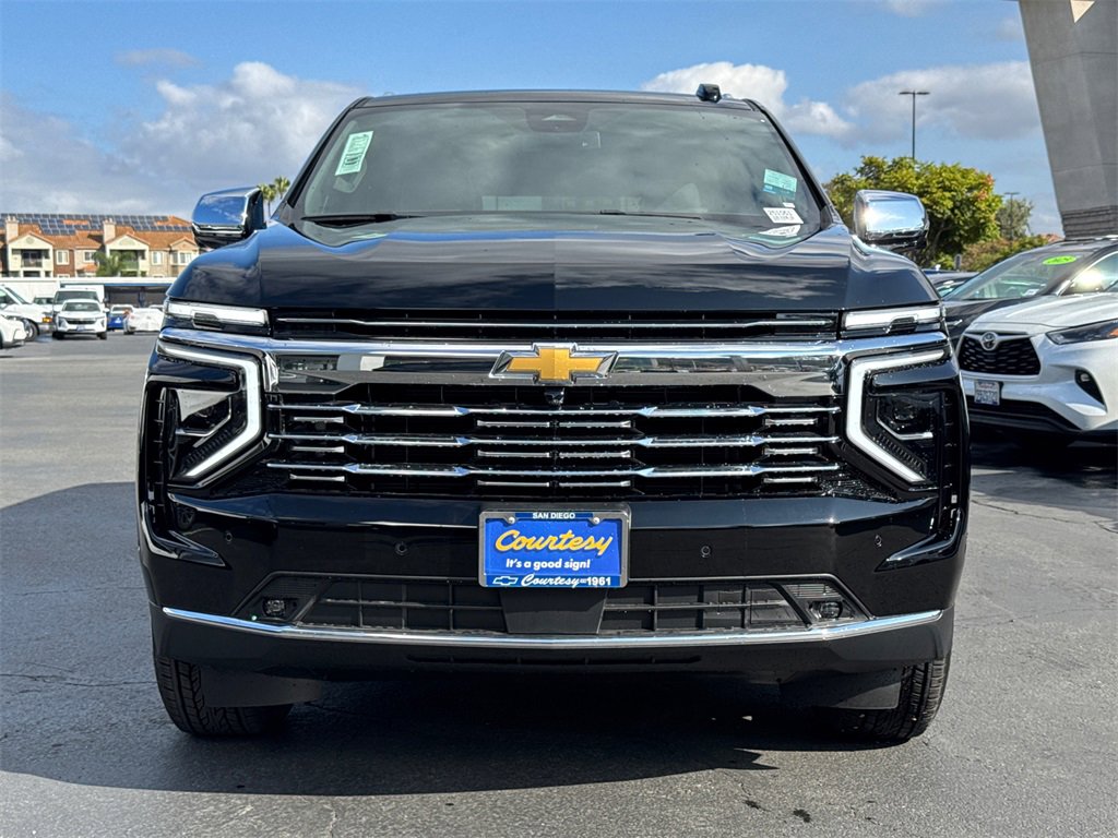 2025 Chevrolet Suburban Premier photo 2